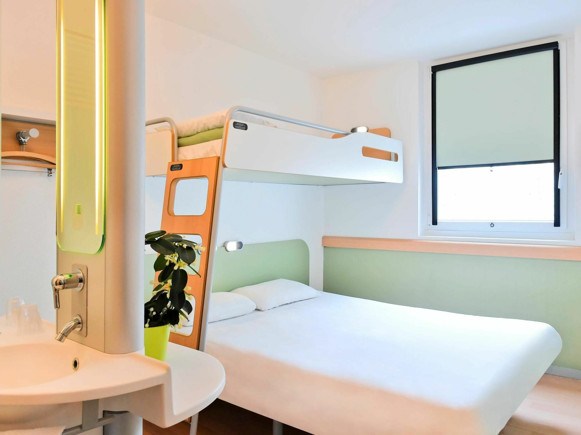 Hotel ibis budget Saint-Quentin Centre Gare Extérieur photo